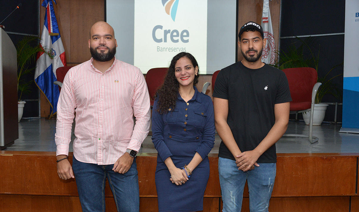 Panel de discusión Emprendimiento y Resiliencia Superando Obstáculos hacia el Éxito